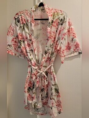 Floral Lightweight Robe with Tie Belt O/S.